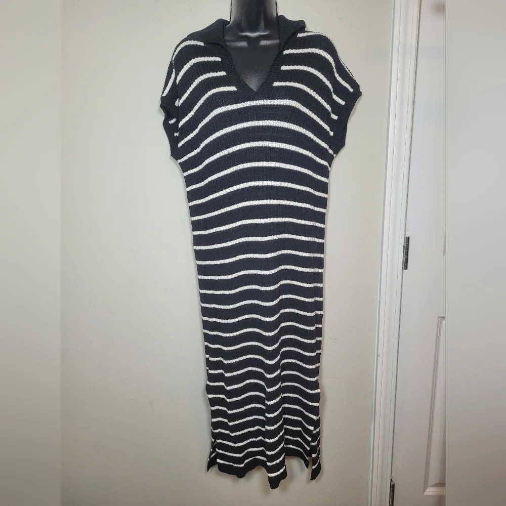 Zesica Striped Black and White Stretch Knit Maxi Dress sz L